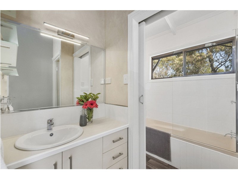 12 Clive Crescent, Withcott QLD 4352