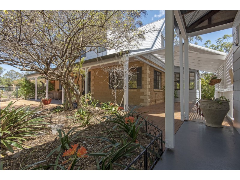 12 Clive Crescent, Withcott QLD 4352