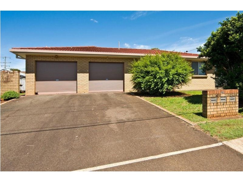 2/381 West Street, Harristown QLD 4350