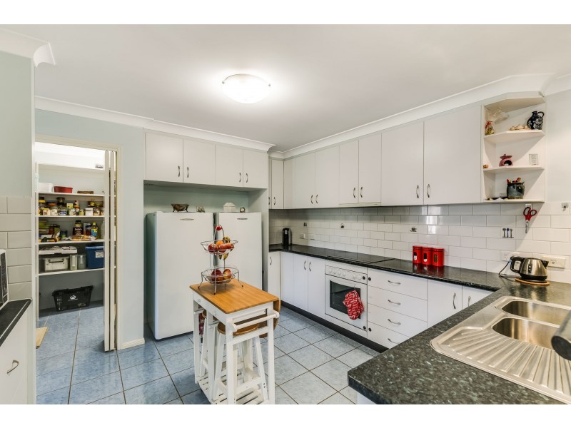 7 Laura Court, Glenvale QLD 4350