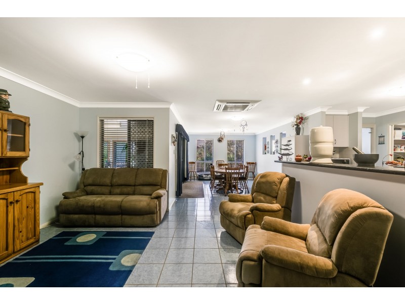 7 Laura Court, Glenvale QLD 4350