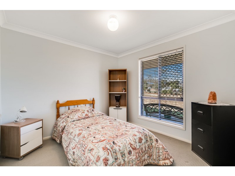7 Laura Court, Glenvale QLD 4350