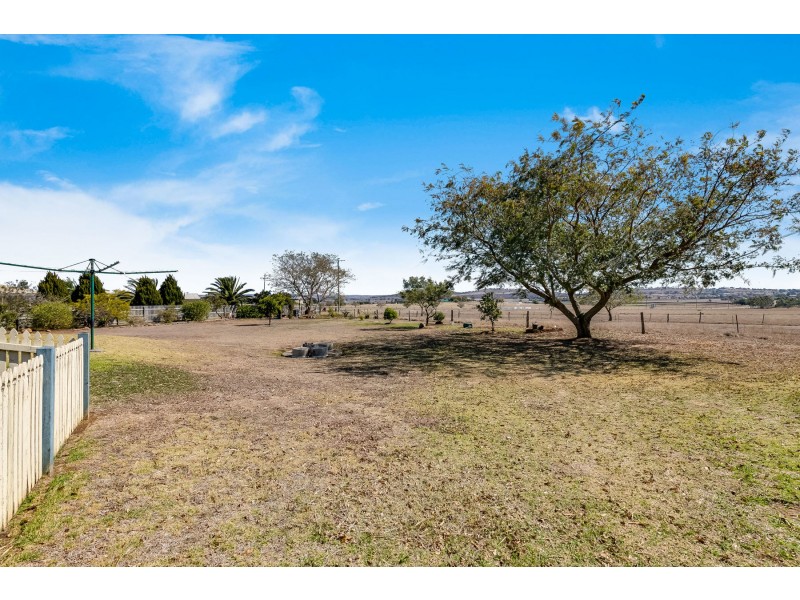 7 Laura Court, Glenvale QLD 4350