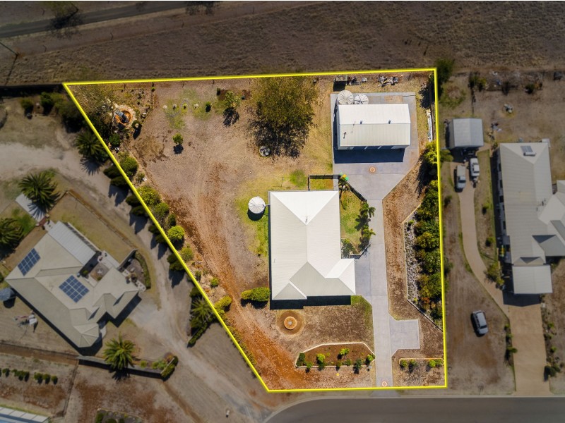 7 Laura Court, Glenvale QLD 4350