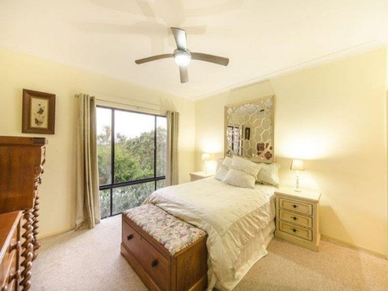 2 Huntingdale Court, Mount Lofty QLD 4350