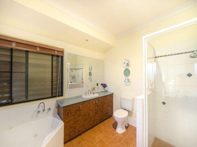 2 Huntingdale Court, Mount Lofty QLD 4350