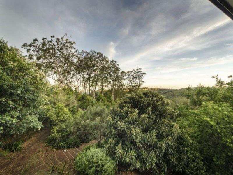 2 Huntingdale Court, Mount Lofty QLD 4350