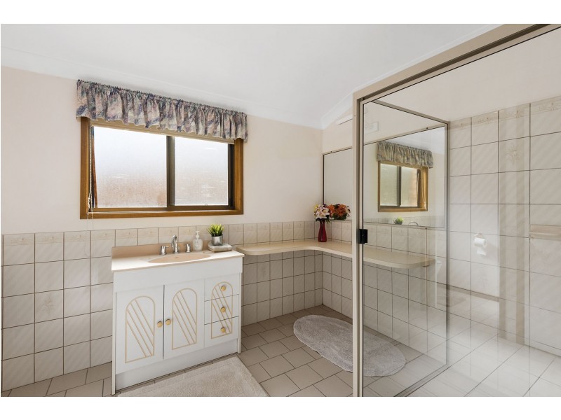 8 Bamboo Court, Darling Heights QLD 4350