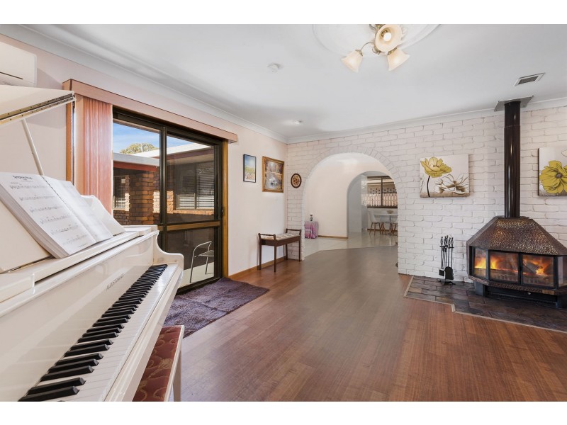 8 Bamboo Court, Darling Heights QLD 4350