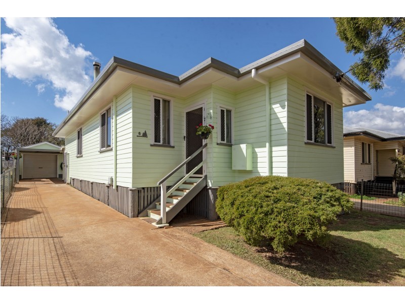 6 McWaters Street, North Toowoomba QLD 4350