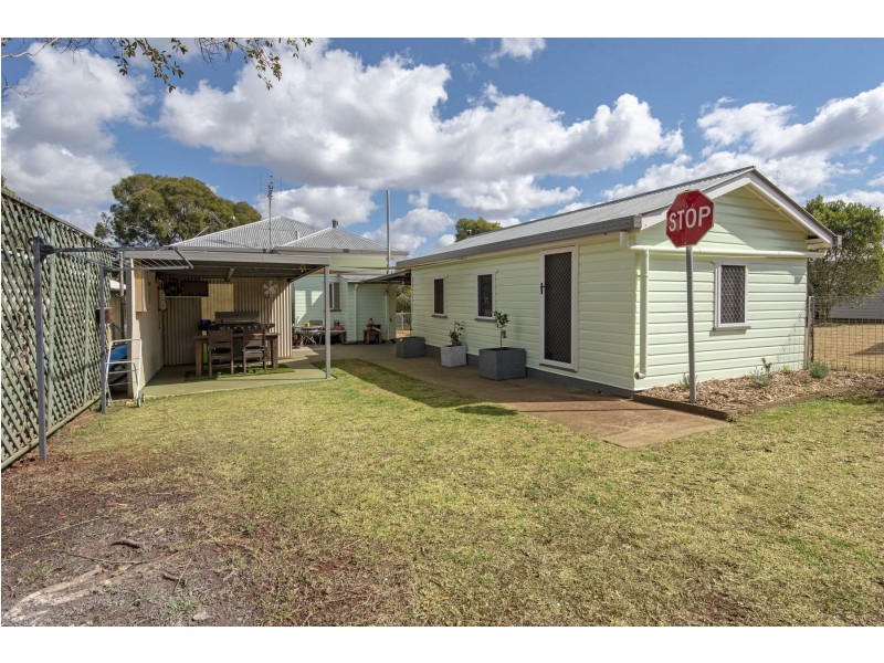6 McWaters Street, North Toowoomba QLD 4350