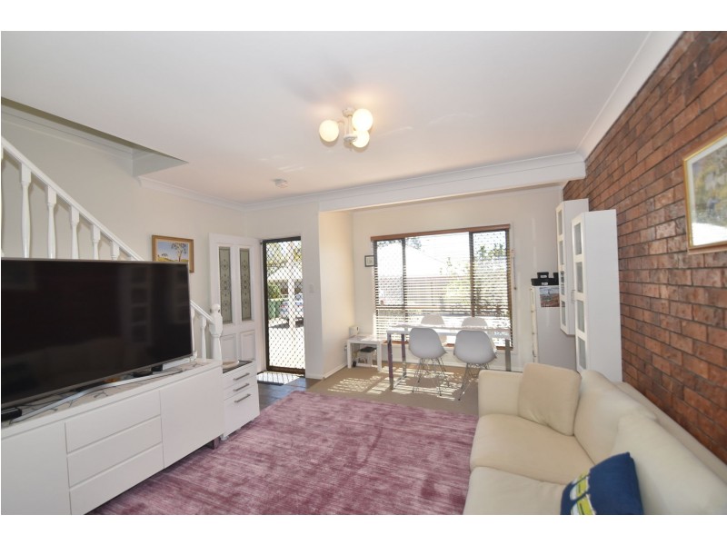 2/226 Hume Street, South Toowoomba QLD 4350