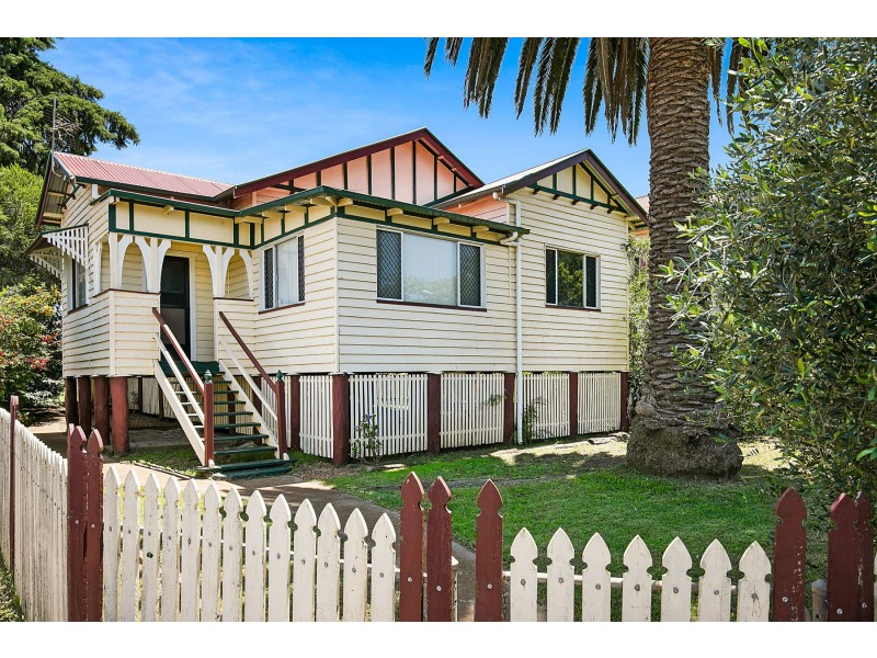 85 West Street, Newtown QLD 4350