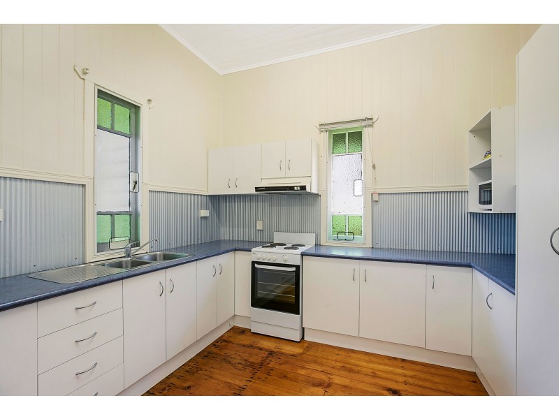 85 West Street, Newtown QLD 4350