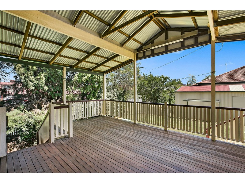 85 West Street, Newtown QLD 4350