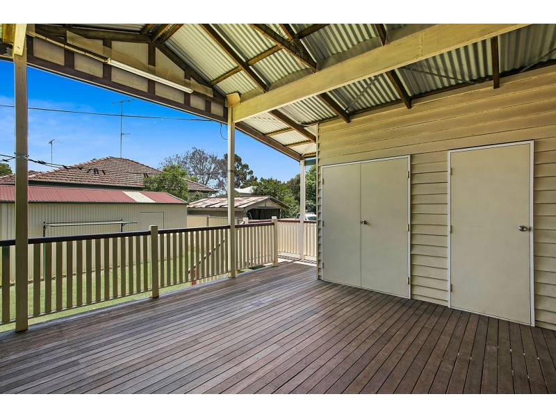 85 West Street, Newtown QLD 4350
