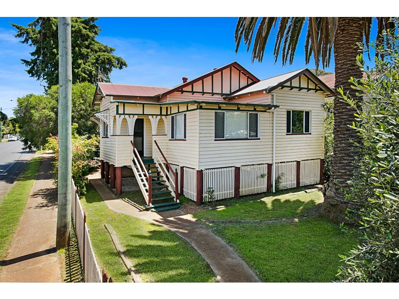 85 West Street, Newtown QLD 4350