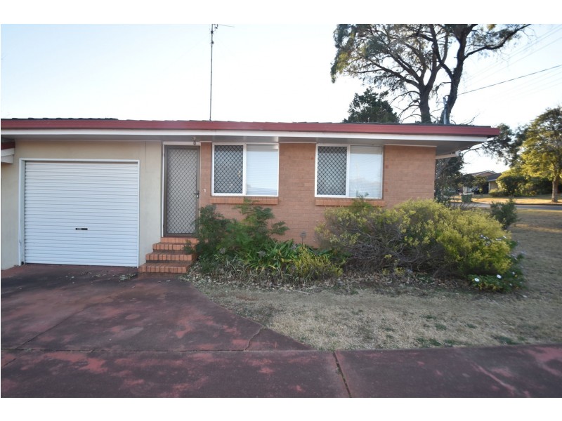 1/16a Debra Street, Centenary Heights QLD 4350