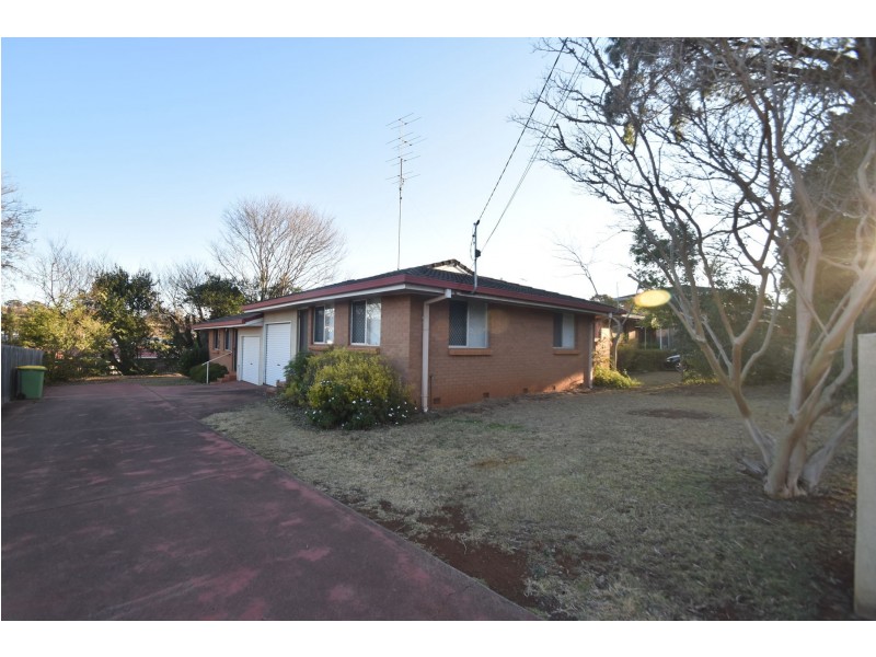 1/16a Debra Street, Centenary Heights QLD 4350