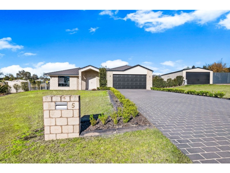 5 Phoebe Court, Cotswold Hills QLD 4350