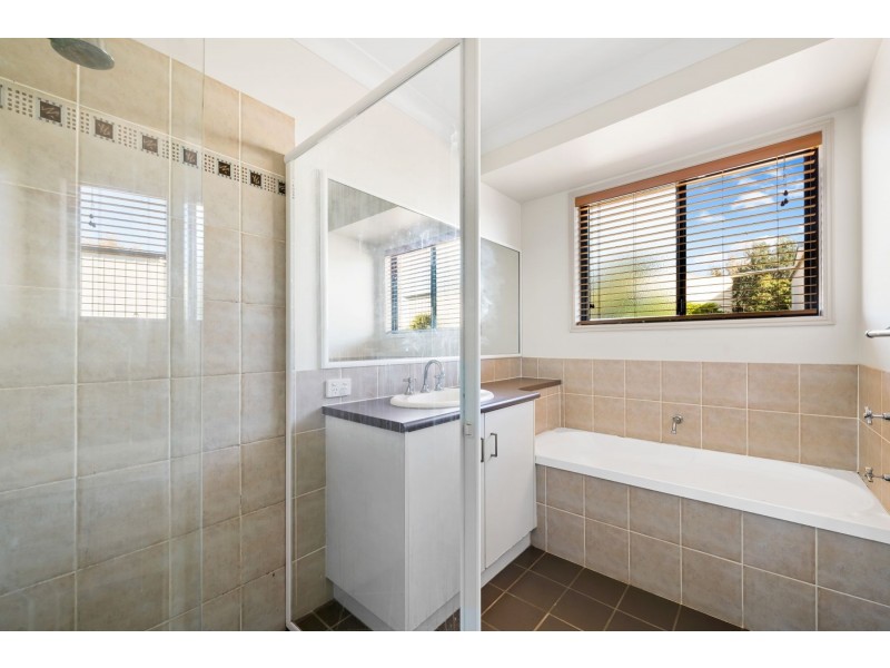 5 Phoebe Court, Cotswold Hills QLD 4350