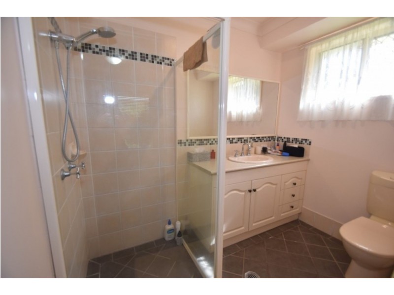 14b Barry Street, Mount Lofty QLD 4350