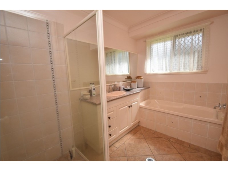 14b Barry Street, Mount Lofty QLD 4350