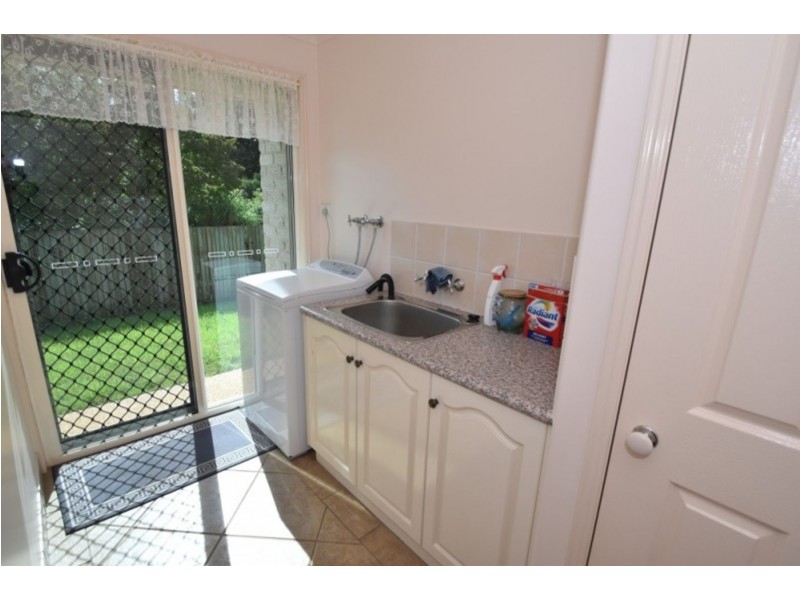 14b Barry Street, Mount Lofty QLD 4350