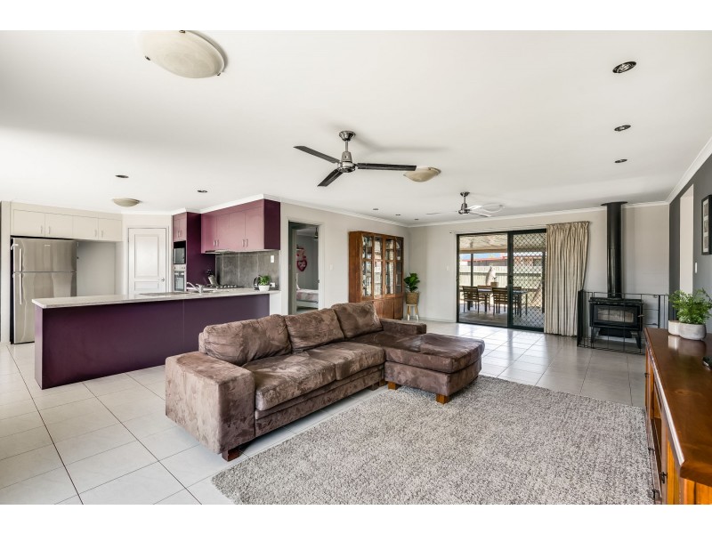 42 Ashford Drive, Wyreema QLD 4352
