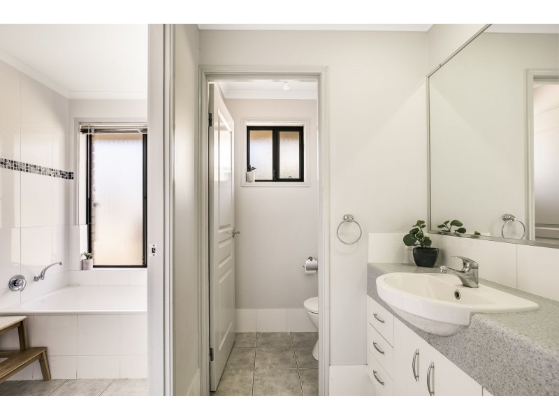 42 Ashford Drive, Wyreema QLD 4352