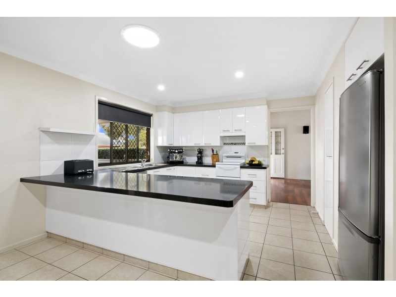 7 Roslyn Street, Westbrook QLD 4350