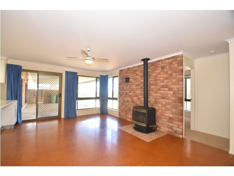 11 Melway Crescent, Glenvale QLD 4350