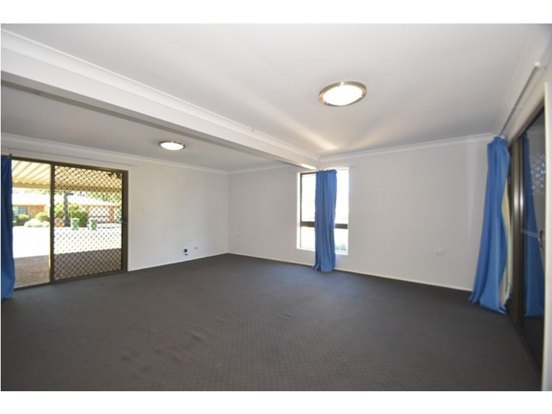 11 Melway Crescent, Glenvale QLD 4350