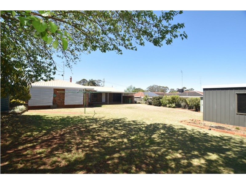 11 Melway Crescent, Glenvale QLD 4350