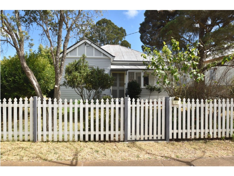 11 Bothwell Street, Newtown QLD 4350