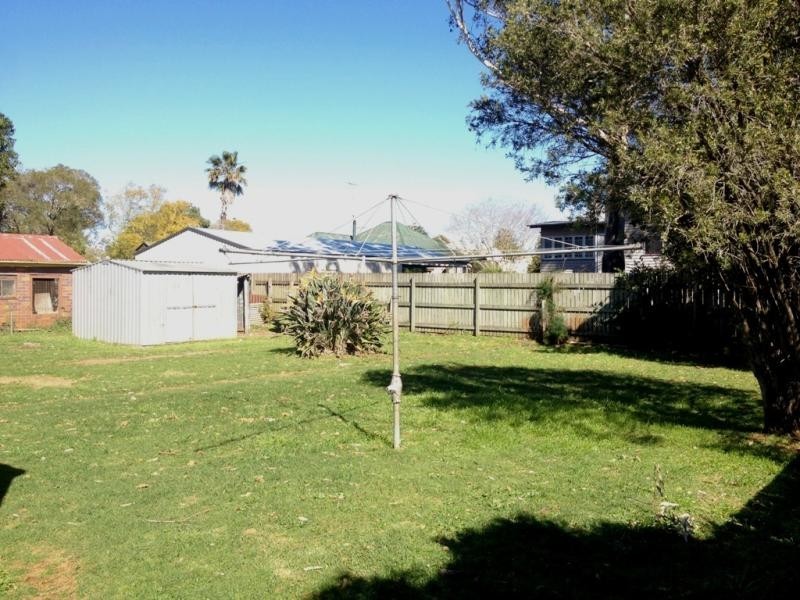 11 Bothwell Street, Newtown QLD 4350