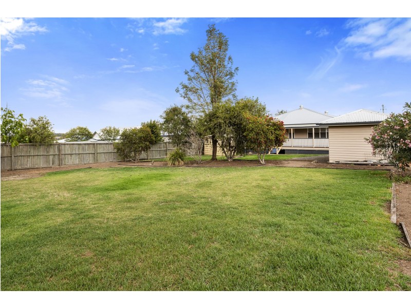 106 Mocatta Street, Goombungee QLD 4354