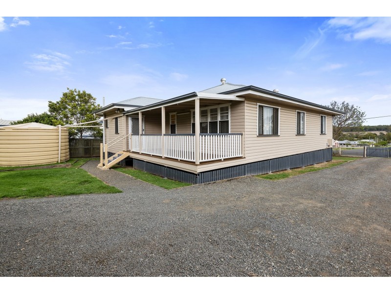 106 Mocatta Street, Goombungee QLD 4354