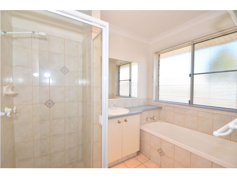 1 Mengel Court, Middle Ridge QLD 4350