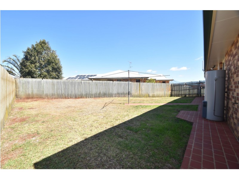 1 Mengel Court, Middle Ridge QLD 4350