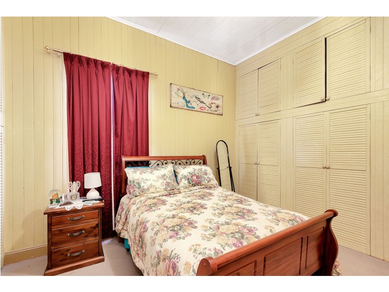 64 Hogg Street, Rockville QLD 4350