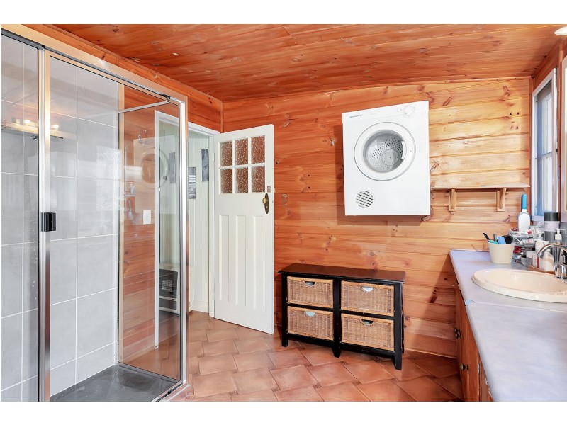 64 Hogg Street, Rockville QLD 4350