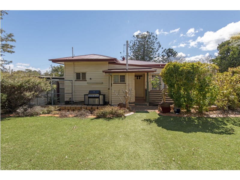 64 Hogg Street, Rockville QLD 4350