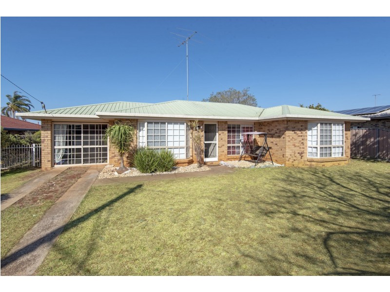 352 West Street, Kearneys Spring QLD 4350