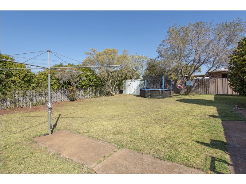 352 West Street, Kearneys Spring QLD 4350