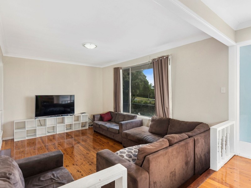 17 Martini Street, Mount Lofty QLD 4350