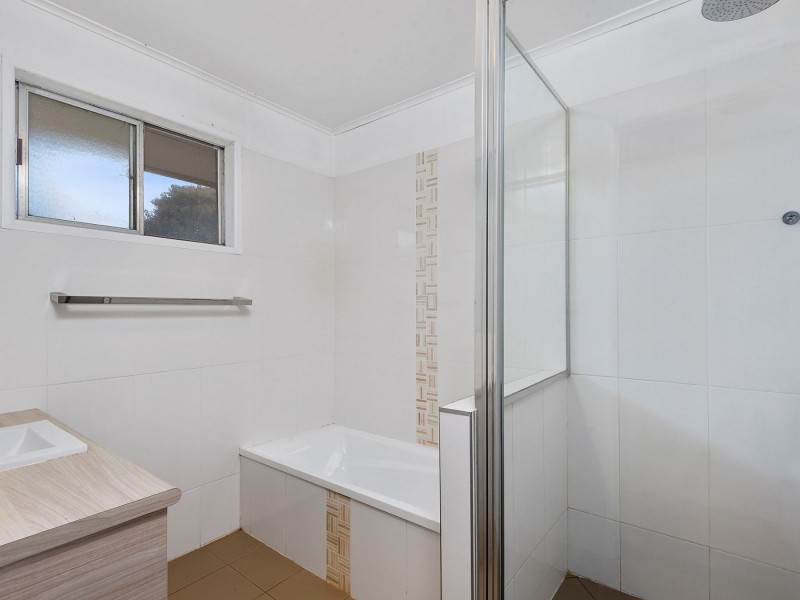 17 Martini Street, Mount Lofty QLD 4350