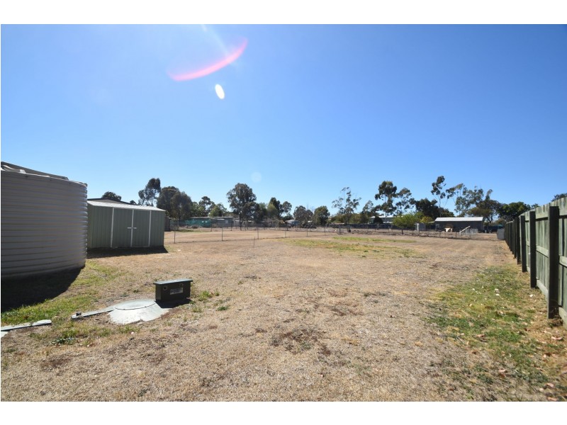 18 John Street, Goombungee QLD 4354