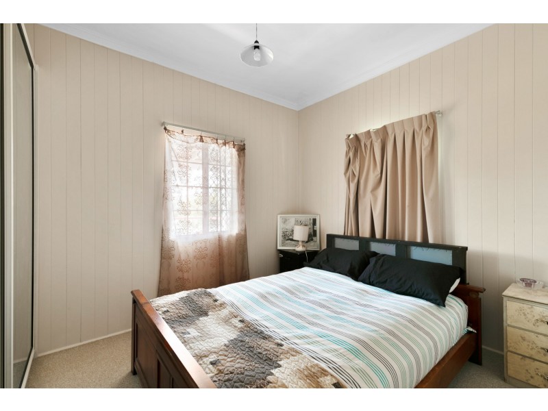 16 Helen Street, Newtown QLD 4350