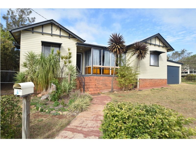 4 Underwood Crescent, Harristown QLD 4350